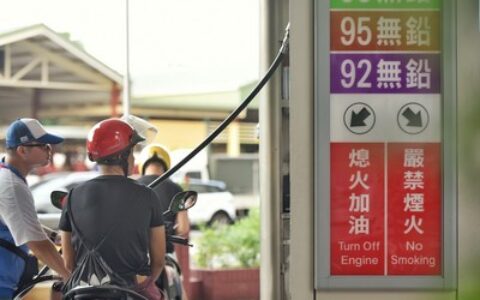 「95汽油加150元！」奧客見130元跳停...暴怒搶油槍　員工們卻挺他