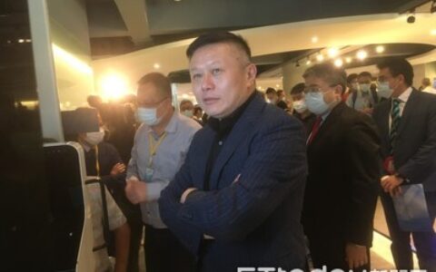 沈軾榮質疑「金寶違法賣群創」釀6.4億虧損　怒批公司治理出大包