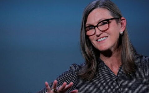 女股神伍德：加密貨幣讓傳統銀行面臨人才流失　得提高工資留人！